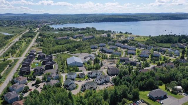 Condo Entre Ville/Nature Magog Exterior photo